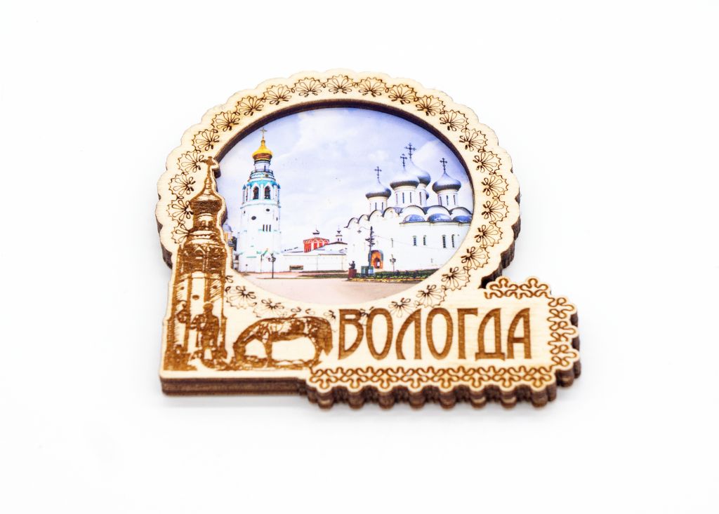 Магнитик в форме круга с выгравированными узорами по рамке и фото достопримечательности