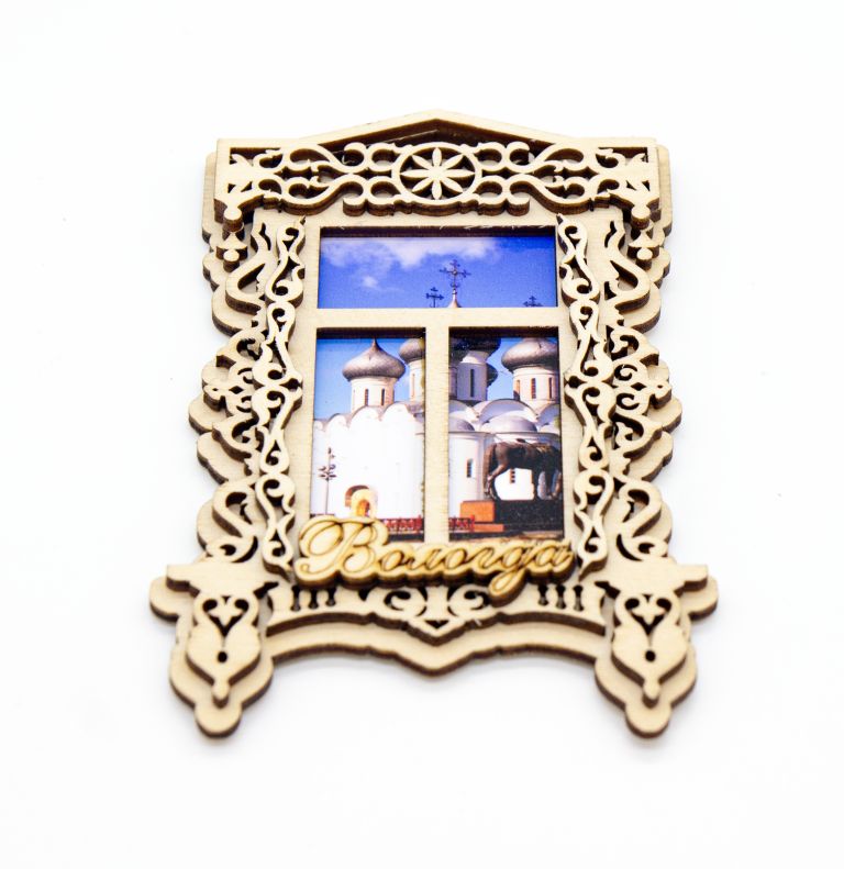 Сувенирный магнитик в форме окна с наличниками